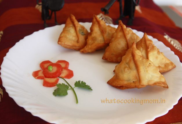 Samose - #samosa #teatimesnack #deepfriedsnack #vegetarian #indianstreetfood #traditionalfood