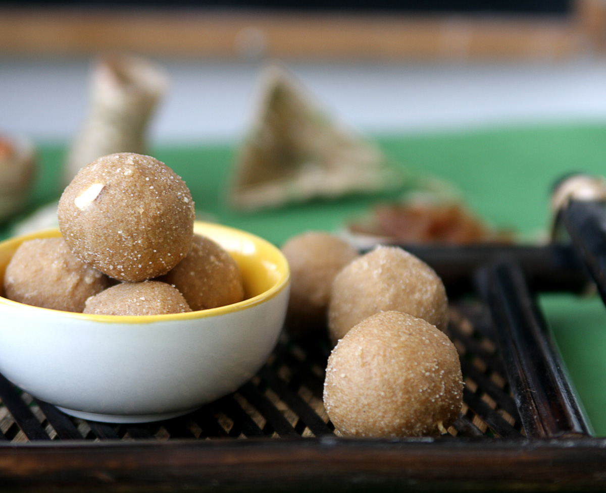 Atte ke Ladoo with step by step pics - easy, diwali sweets, traditional sweets, India