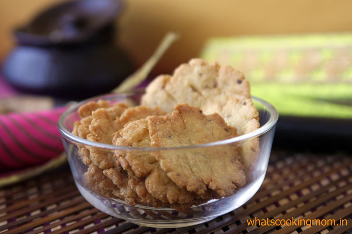 Achaari Mathri - fried snack, diwali snacks, festival snacks, indian