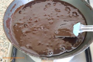Homemade chocolates - easy recipe, #homemade #chocolate #nobakesweets 