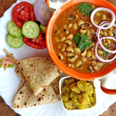 Lobia Masala - Lobia curry recipe | black eyed peas curry perfect vegetarian side dish for lunch or dinner.